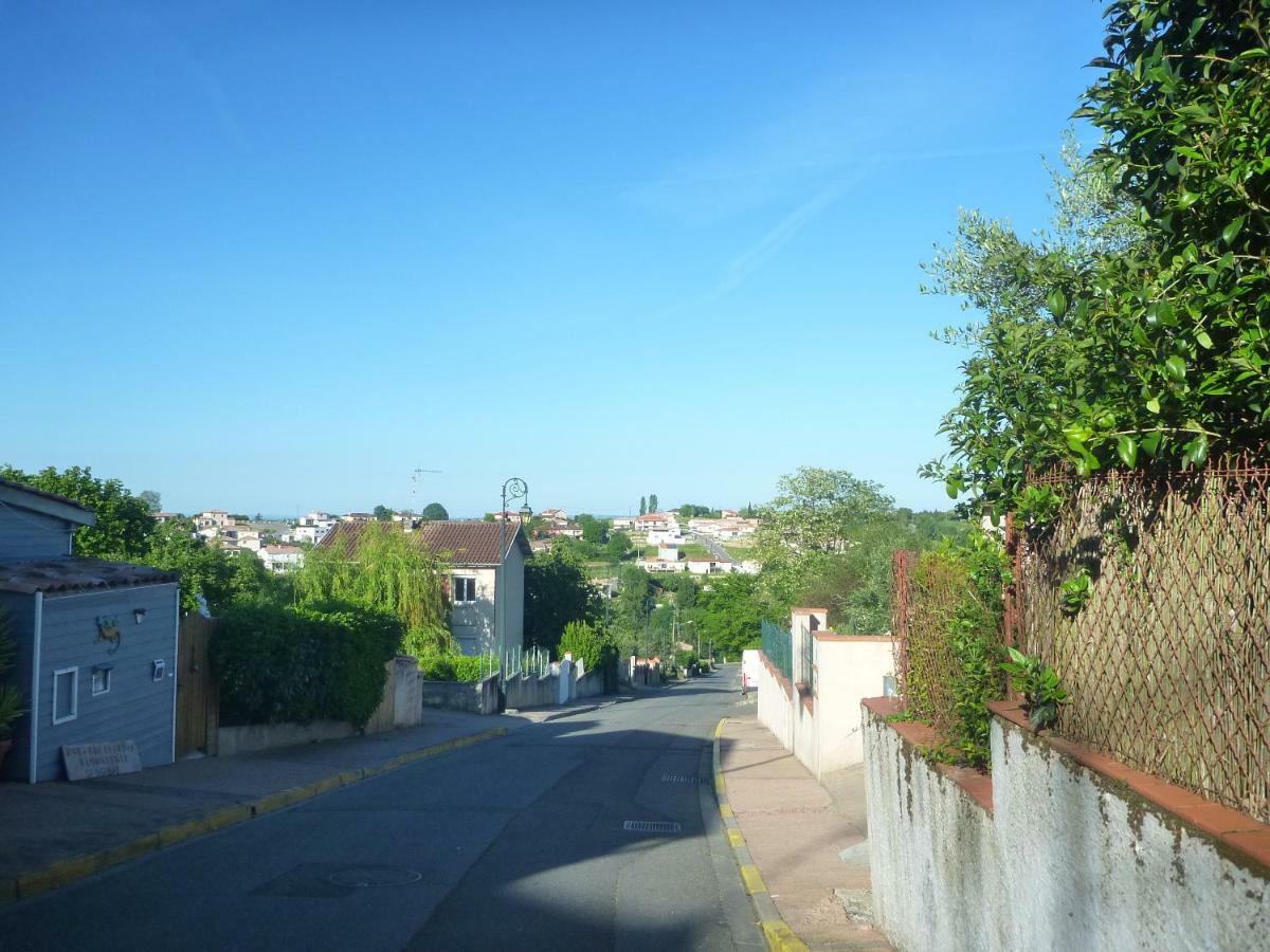 Au Coeur De Montastruc-La-Conseillere - Chambres D'Hotes Luaran gambar